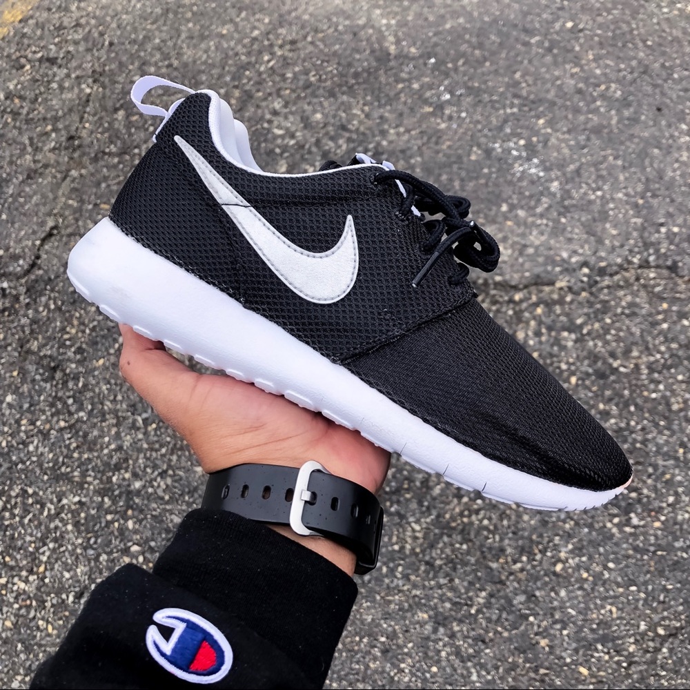 Nike Roshe Run • Women’s size 8.5 🚫SOLD🚫